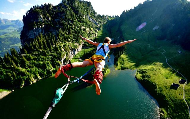 Bungee jumping