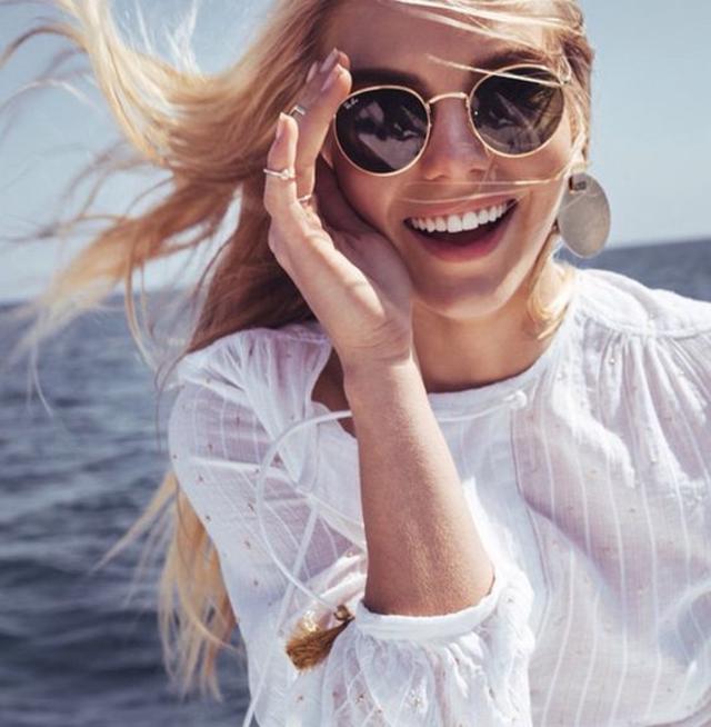 Ray-Banand white top