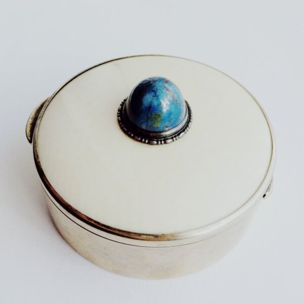 The Vintage Compact Shop